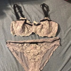 VS Dream Angels wicked unlined uplift bra set